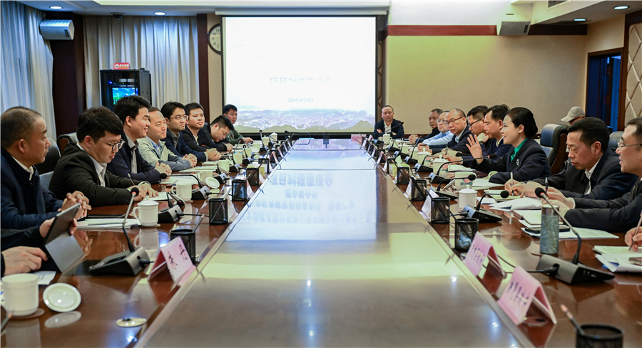韋朝暉與來(lái)懷企業(yè)家投資考察團(tuán)會(huì)談
